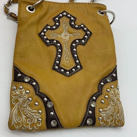 Rustic Couture’s Gold Leather Crossbody Bag. SM1717 - Picture 2 of 7